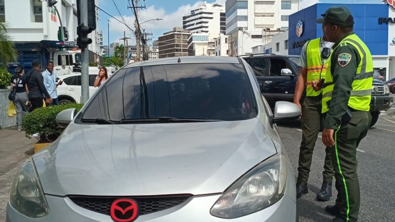Mil pesos de multa a conductores que giren a la izquierda en la Lope de Vega