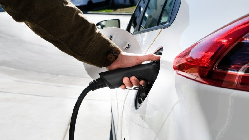 Subsidios a combustibles y vehículos eléctricos