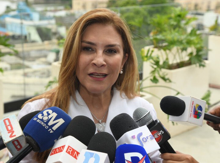 Carolina Mejía se acoge a la advertencia de Abinader