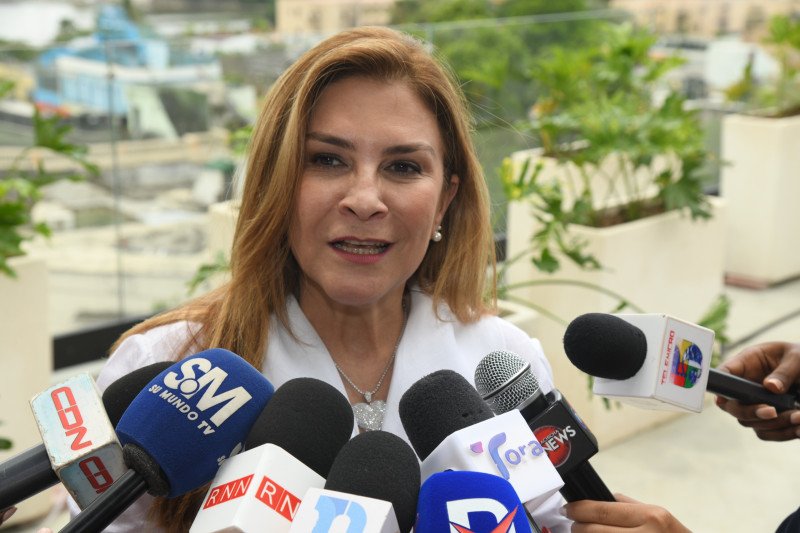Carolina Mejía se acoge a la advertencia de Abinader