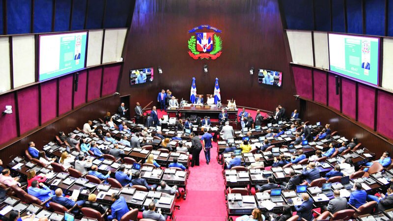 Rechazan reforma laboral aprobada en el Senado y piden retomar diálogo tripartito
