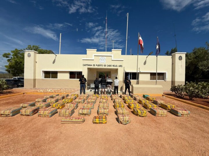 Interceptan lancha con más de 1.5 toneladas de cocaína en Pedernales