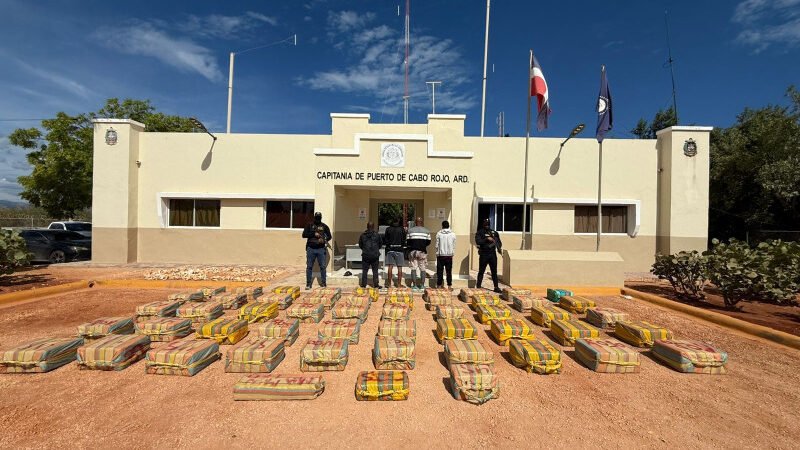 Interceptan lancha con más de 1.5 toneladas de cocaína en Pedernales