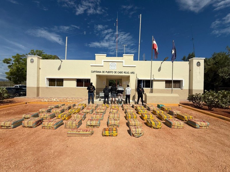 Interceptan lancha con más de 1.5 toneladas de cocaína en Pedernales
