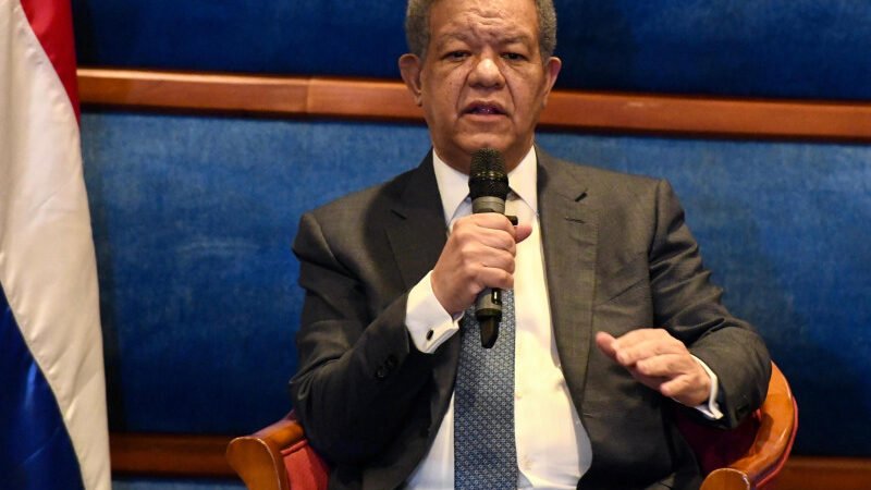 Leonel Fernández pide establecer orden migratorio y laboral ante crisis haitiana