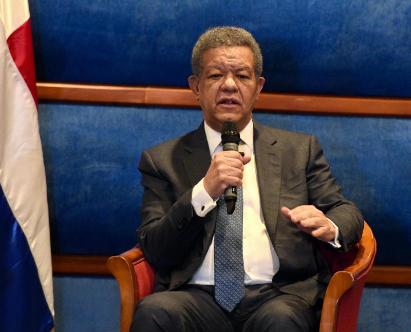 Leonel Fernández pide establecer orden migratorio y laboral ante crisis haitiana