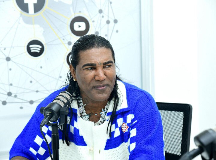 Omega le responde a su hija sobre acusaciones de abandono y de no cubrir gastos médicos