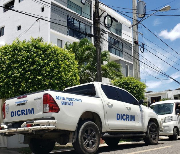 Cubana de 40 años muere al caer de un tercer nivel en Santiago