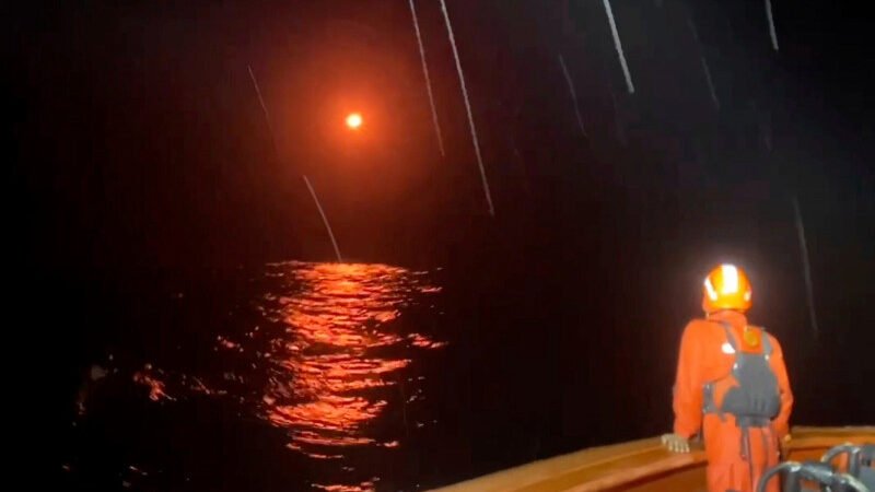Mueren 5 y 281 pasajeros evacuados en el incendio del barco ‘KM Barcelona’ en Indonesia