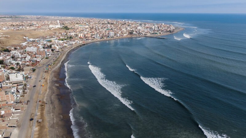 Evacúan en Chile de sus costas por alerta de tsunami a más de un millón de personas