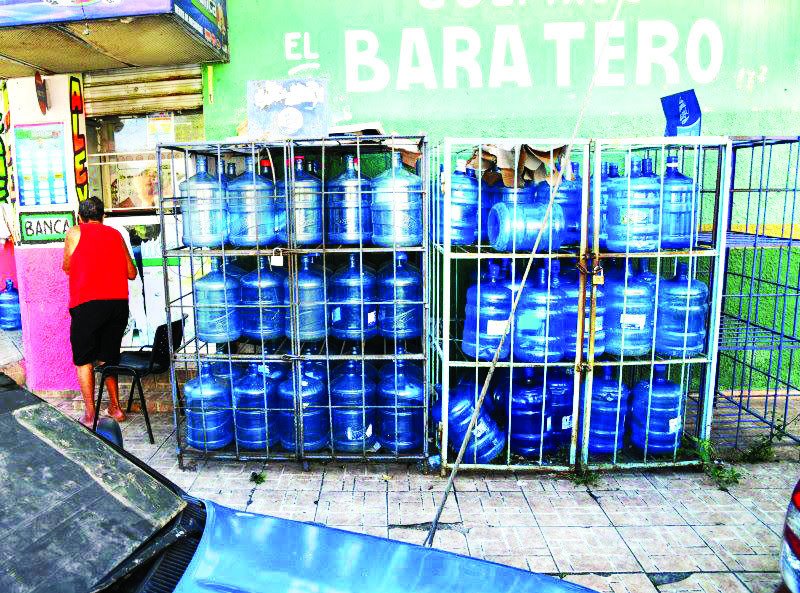 El 80% de los negocios cumplen con la disposición de no exponer botellones al Sol
