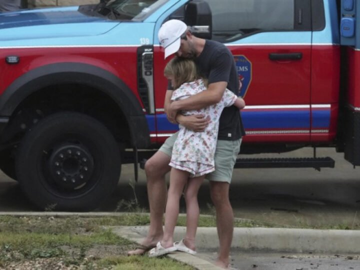 En busca de niñas desaparecidas en un campamento cuentan 24 los muertos por inundación en Texas