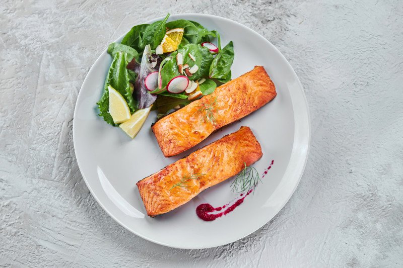 El salmón, un alimento sobresaliente de la dieta mediterránea