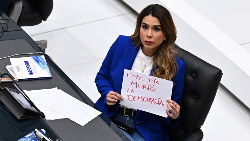 El fin de la democracia en El Salvador con reelección indefinida