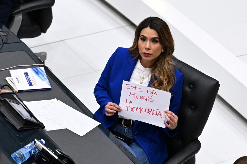 El fin de la democracia en El Salvador con reelección indefinida