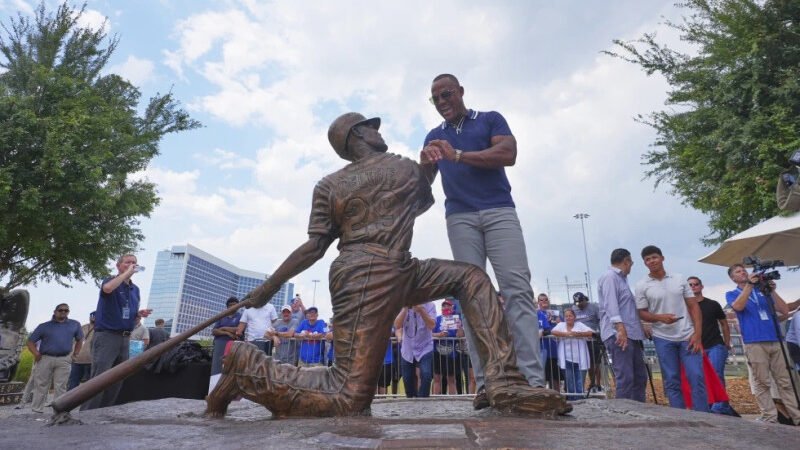 Estatua para Adrián Beltré en Arlington