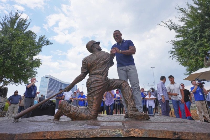 Estatua para Adrián Beltré en Arlington