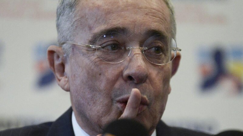 Álvaro Uribe condenado a 12 años de prisión domiciliaria