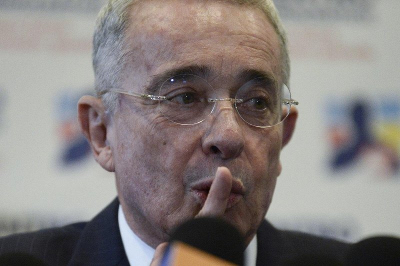 Álvaro Uribe condenado a 12 años de prisión domiciliaria