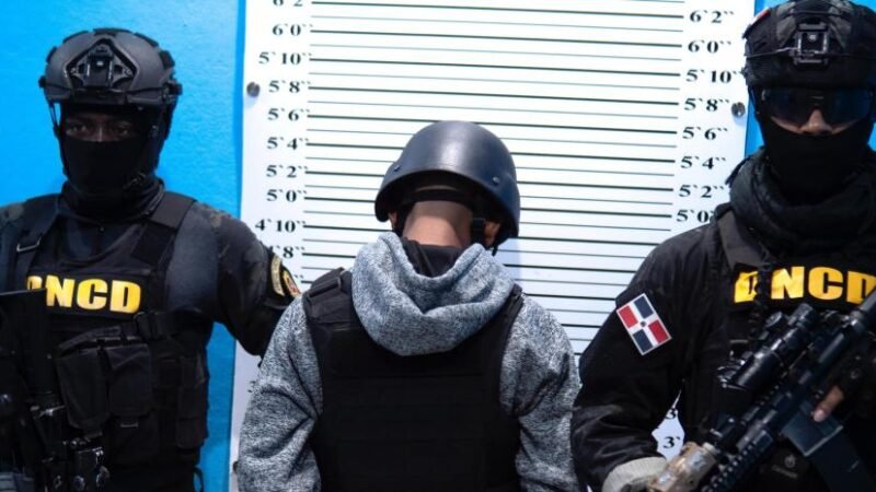 Capturan y deportan desde dominicana a uno de los fugitivos más buscados en Panamá