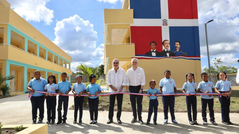 Gobierno entrega más de mil aulas para el nuevo año escolar