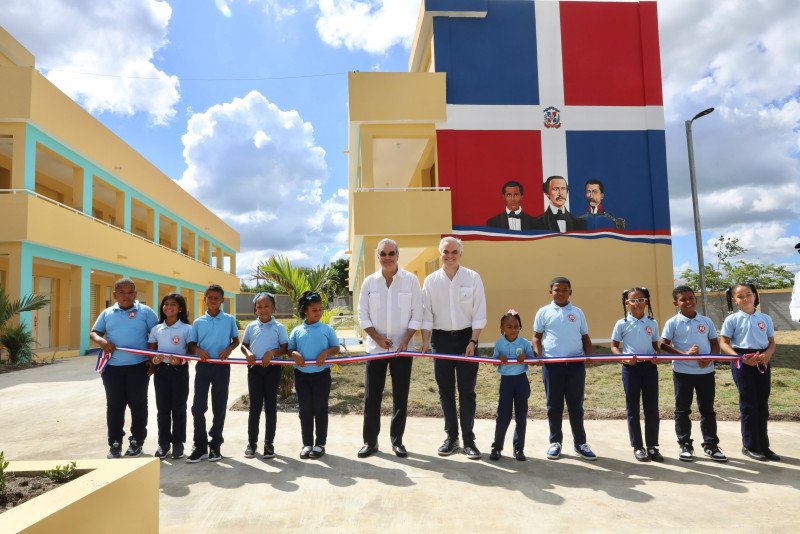 Gobierno entrega más de mil aulas para el nuevo año escolar