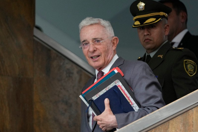 Ordenan la libertad inmediata del expresidente Álvaro Uribe