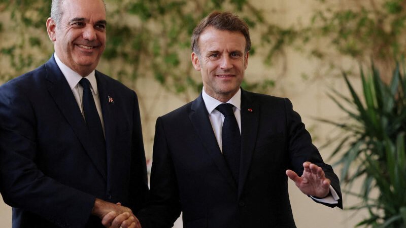Al inaugurar el Monorriel de Santiago invitaran a Macron para  en 2026