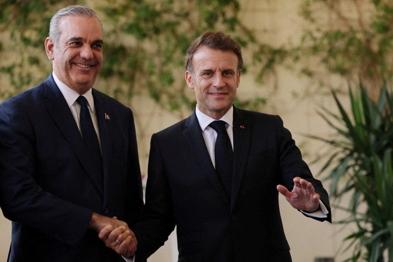 Al inaugurar el Monorriel de Santiago invitaran a Macron para  en 2026