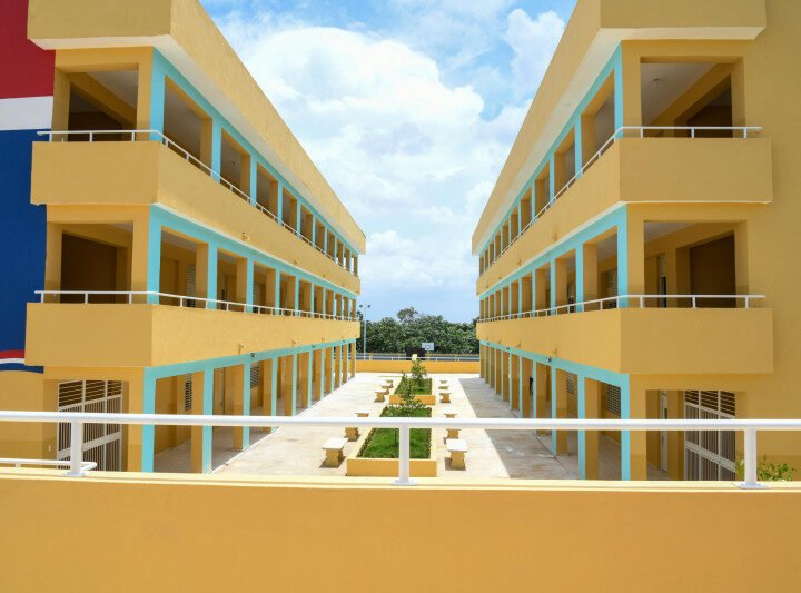 Entregan tres centros educativos en Santo Domingo