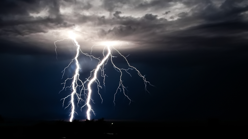 Fallecen dos menores con una descarga eléctrica mientras y otro herido