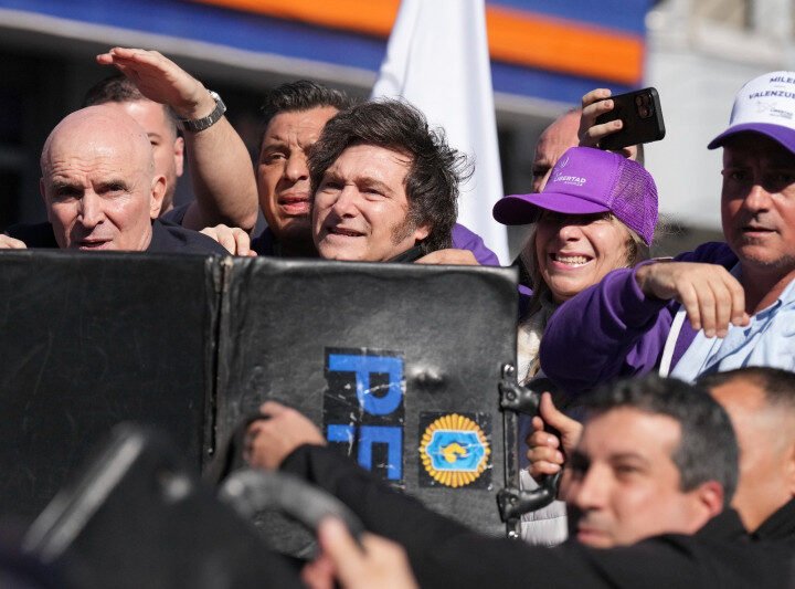 Sacan a Javier Milei de emergencia  de un acto electoral