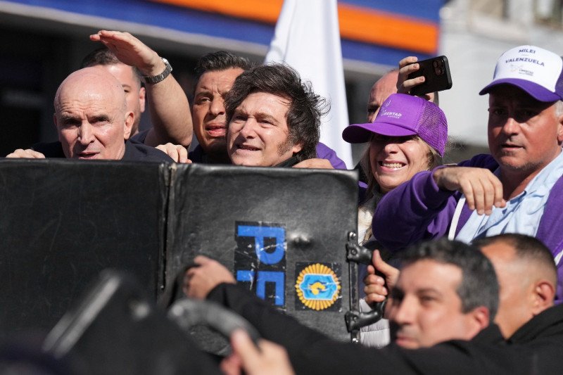 Sacan a Javier Milei de emergencia de un acto electoral