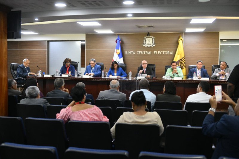 JCE descarta a 2 de los 3 consorcios que depositaron plan económico para nueva cédula