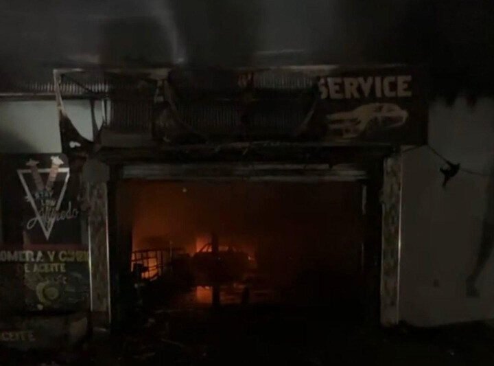 Investigan incendio que destruyó más de 50 vehículos y otros dos siniestros en SFM
