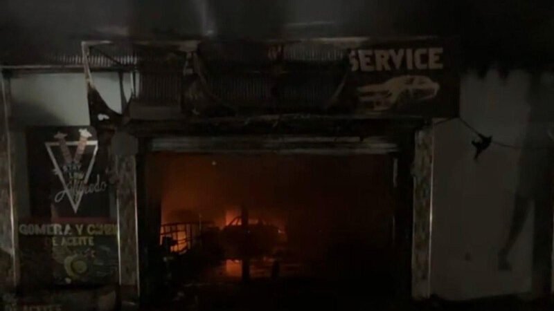Investigan incendio que destruyó más de 50 vehículos y otros dos siniestros en SFM