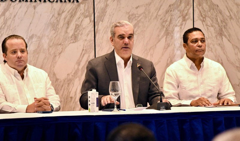 Anuncian inversión de RD$4,000 millones para aceras y contenes con ahorros del Gobierno