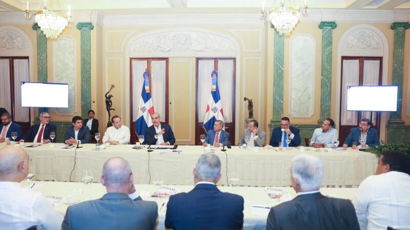 Abinader anuncia licitación para construir el monorriel de Santo Domingo