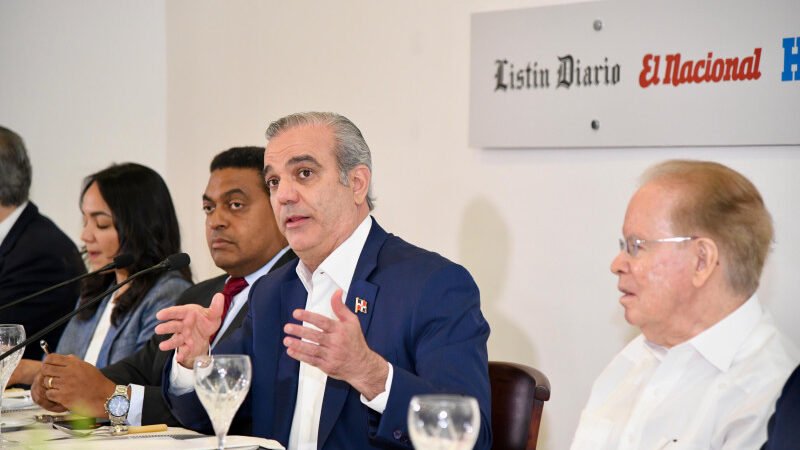 Abinader de acuerdo al retiro de las chatarras en instituciones públicas