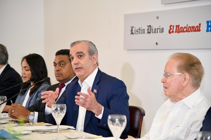 Abinader de acuerdo al retiro de las chatarras en instituciones públicas