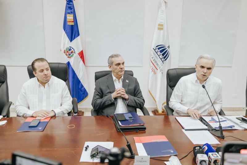 Las 1,100 aulas prometidas por el Gobierno no alcanzan; se integrarán más de 300 móviles