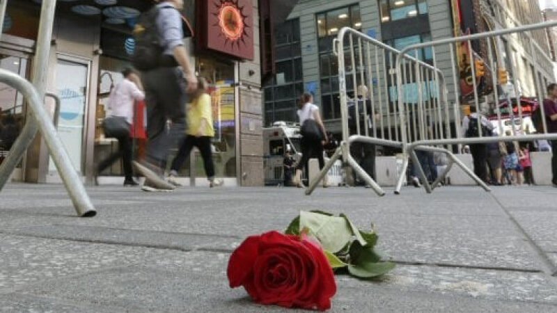 Adolescente abre fuego y hiere a tres personas en Times Square, Nueva York