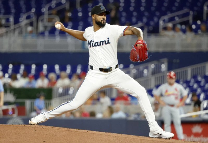 7 entradas impecables y los Marlins vencen San Luis