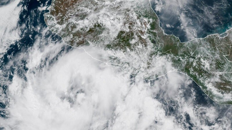 Otra tormenta tropical se forma en el océano Atlántico, llamada Fernand