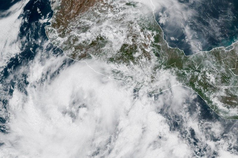 Otra tormenta tropical se forma en el océano Atlántico, llamada Fernand