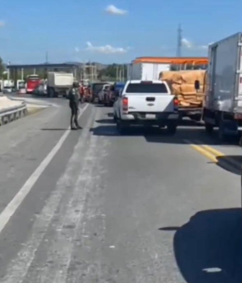 Cinco fallecidos en accidente entre patana y motocicletas en autopista 6 de Noviembre