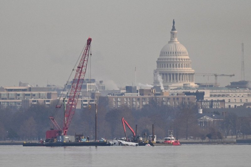 Revelan que fueron fallas en los instrumentos las causas del helicóptero que chocó con avión en Washington