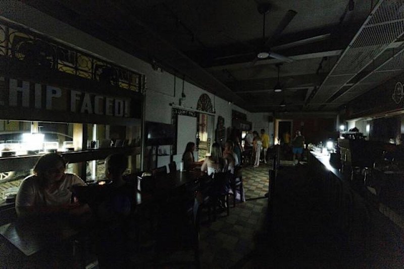 Erin deja a más de 140,000 personas sin electricidad en Puerto Rico