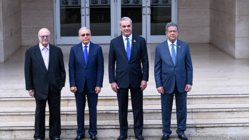 Entre la diplomacia y la política