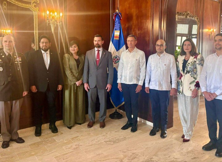 Delegación de Estados Unidos visita RD para fortalecer cooperación en seguridad y desarrollo